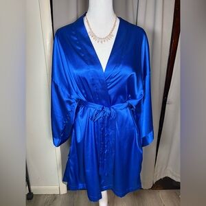 Victoria’s Secret Blue silky satin short robe small-medium